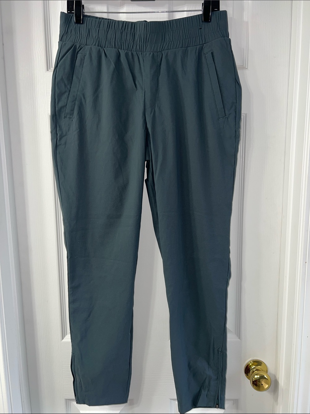 Comfort Stretch Cropped Ankle Pants in Teal Perfect for Travel and Casual wear